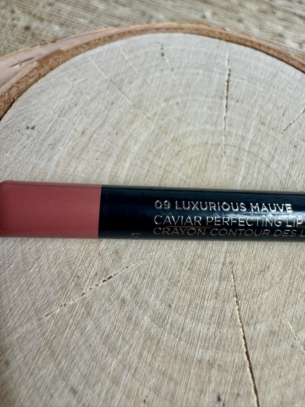Laura Mercier Caviar Perfecting Lip Liner - Luxurious Mauve - Picture 10 of 10